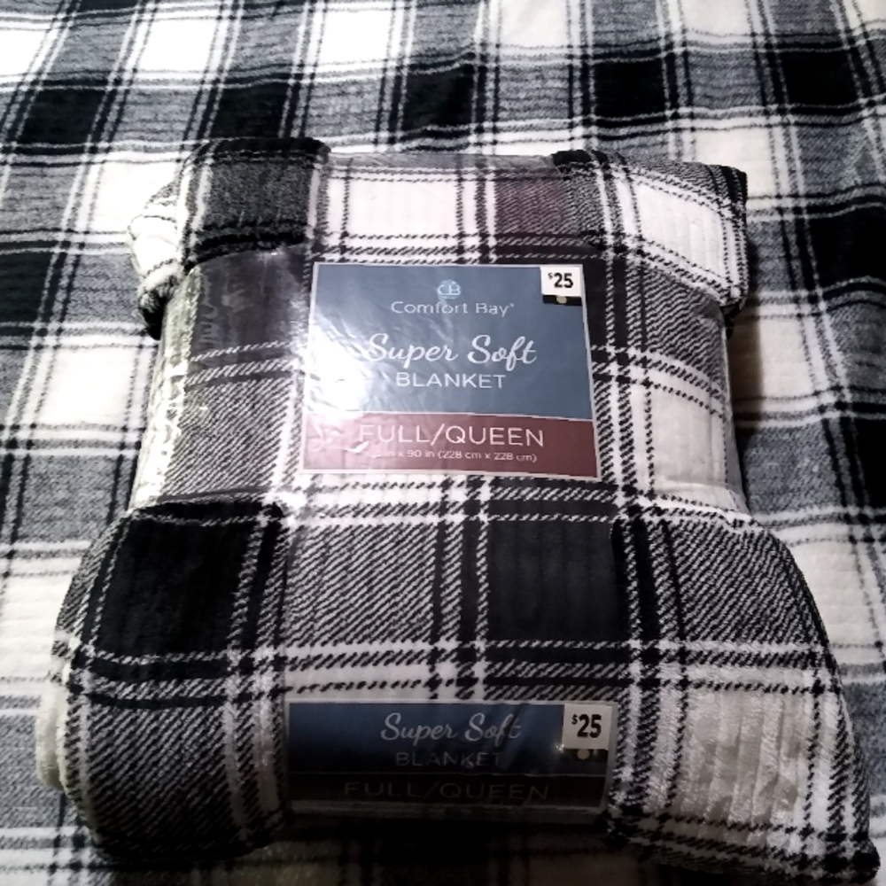 NWT Comfort Bay Super Soft Blanket
